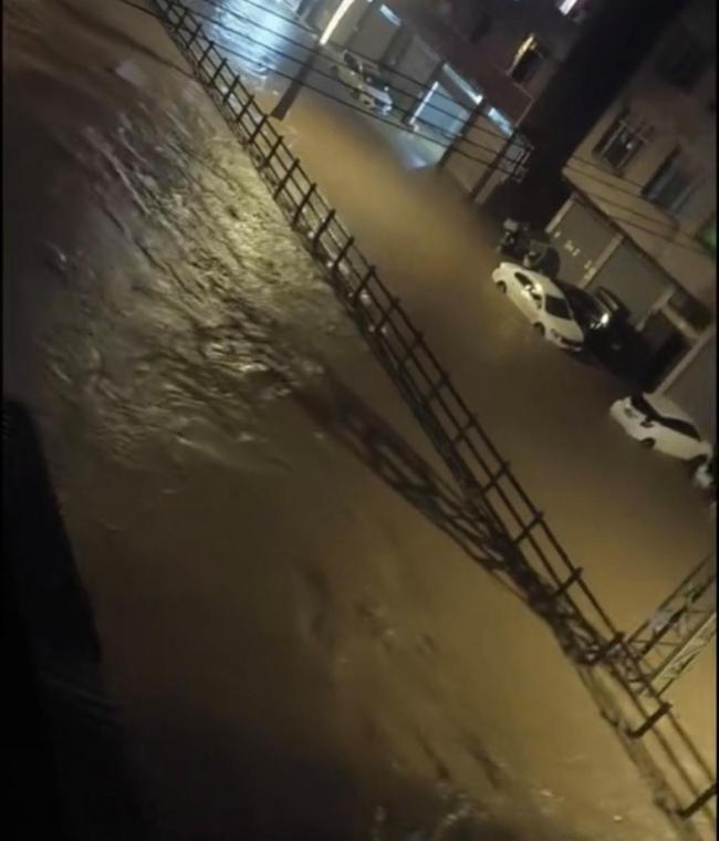 云南威信县9个观测站达大暴雨级别 城区部分区域停电